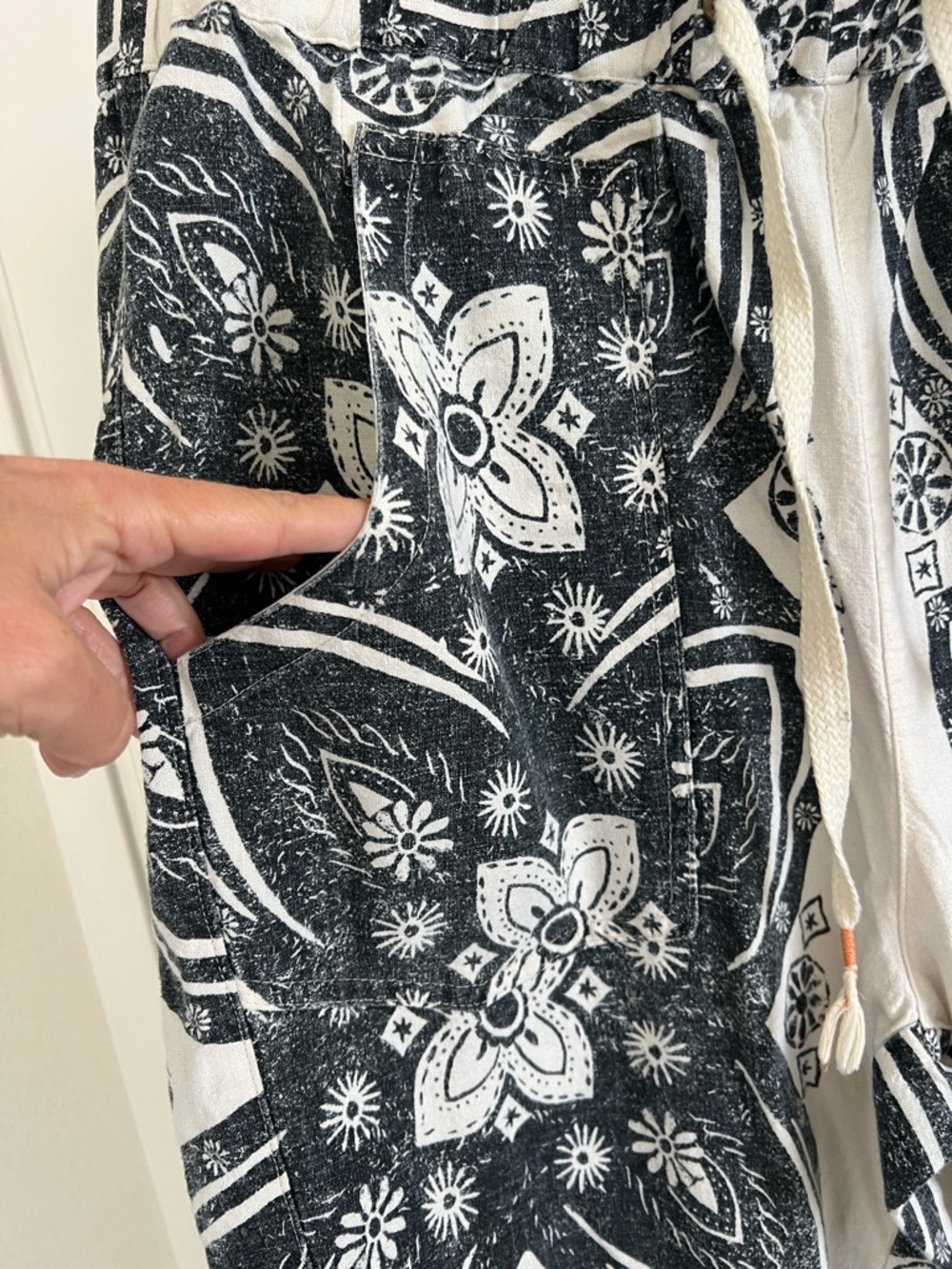 Pilcro Anthropology Floral Print Drawstring Pants - Picture 4 of 8